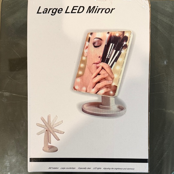 Large LED Makeup Mirror - Picture 1 of 3